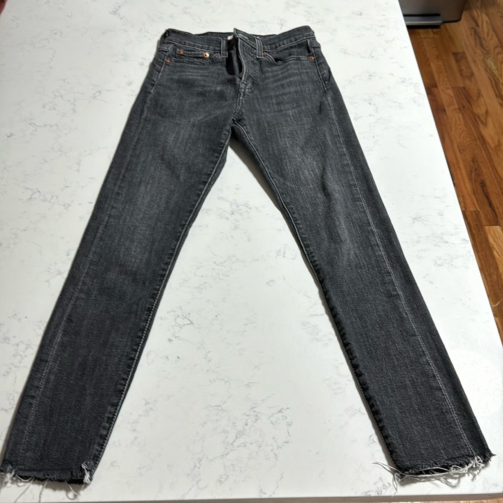 Levi used Size 25